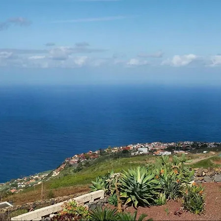 Wood House, Sea Views Montaneta