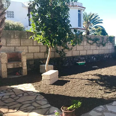 Wood House, Sea Views Montaneta