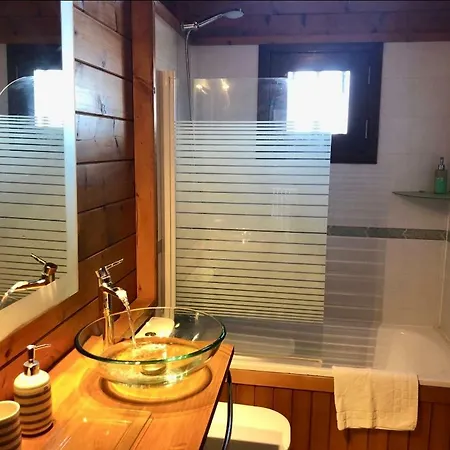 Wood House, Sea Views Montaneta